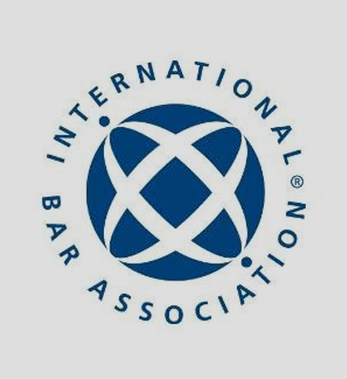 Alessandra Mourão apresenta painel em conferência do IBA no Chile